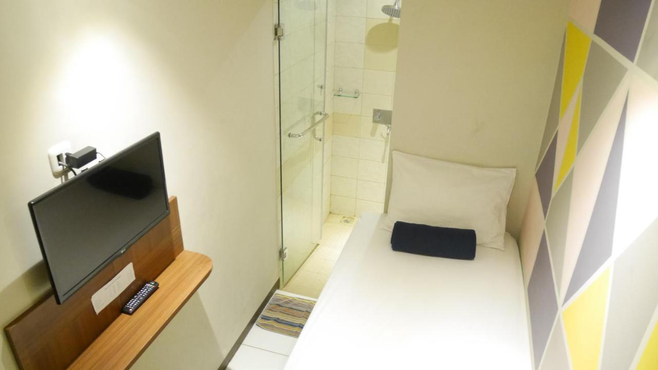 Subwow Hostel バンドゥン エクステリア 写真
